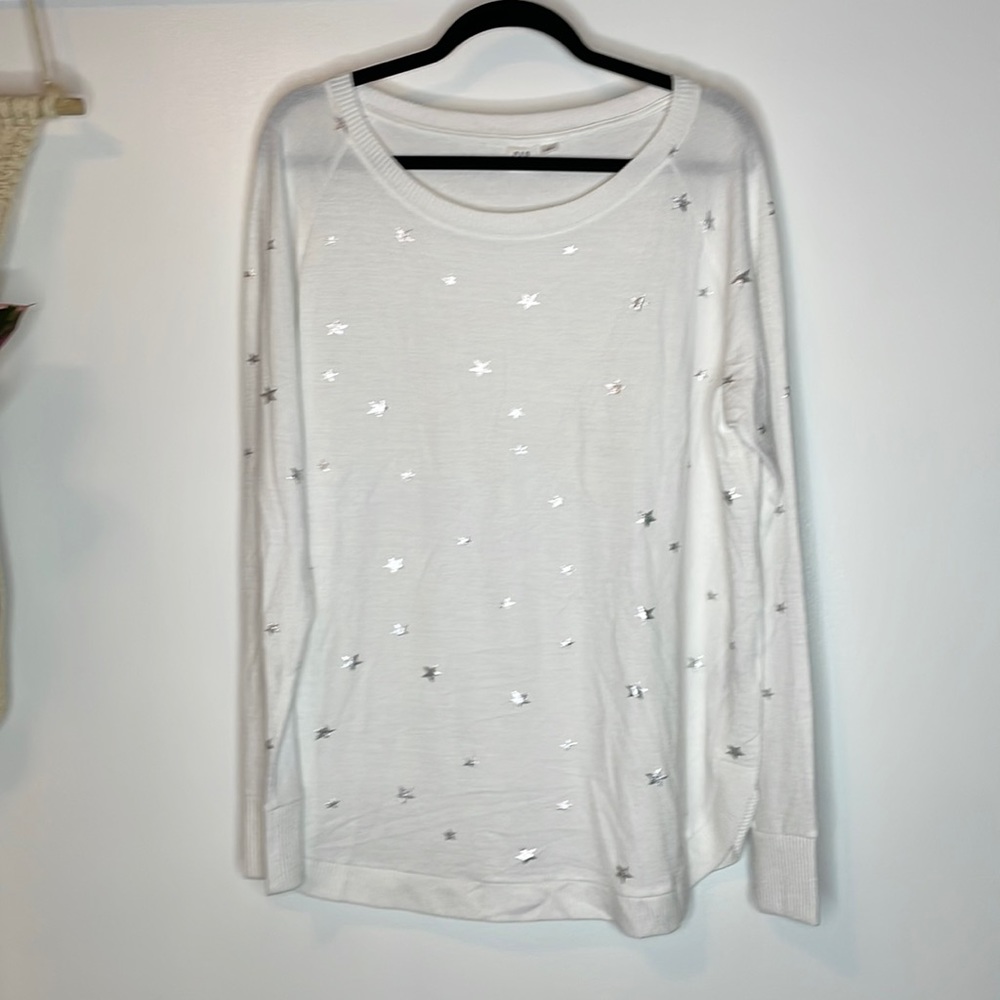 GAP Lightweight knit sweater long sleeve metallic star silver white tunic scoop